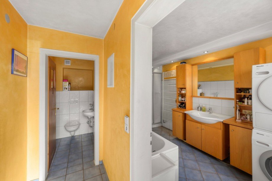 1. OG Badezimmer und separates WC Etagenwohnung Weil am Rhein