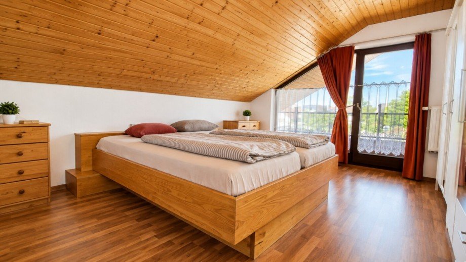 Zimmer 2 DG Einfamilienhaus Neuenburg am Rhein
